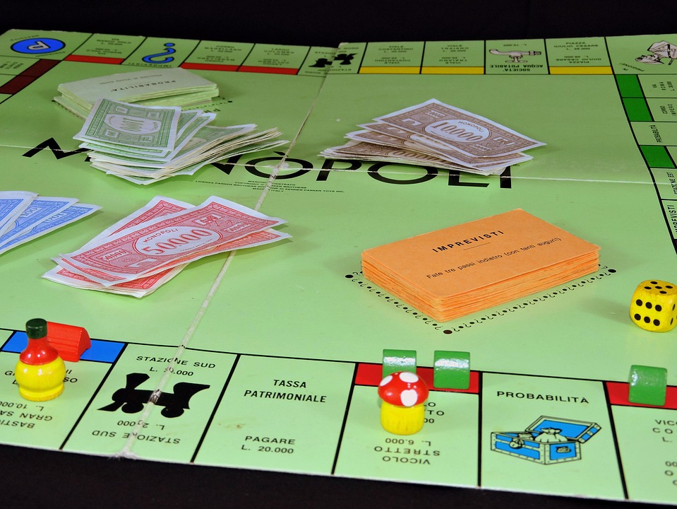 Það er prentað meira Monopolypeningum á ári en raunverulegum peningum í Bandaríkjunum